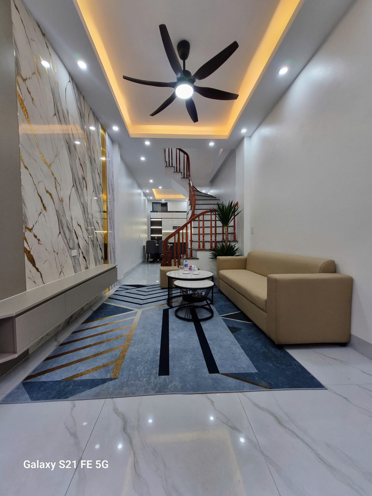 Bán Nhà 3 Tầng Đẹp, Ngõ Thông Thẳng Trung Tâm Quang Trung Gần Vincom