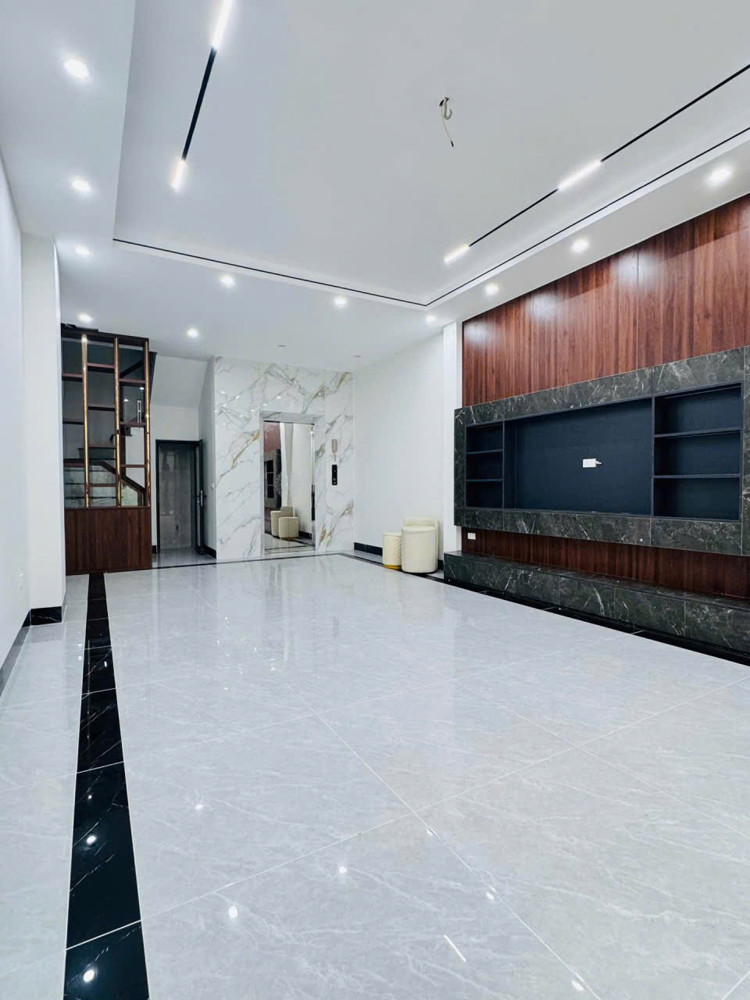 Bán Nhà Trung Tâm Thạch Bàn – 55M², 7 Tầng, Thang Máy, Ô Tô Đỗ Cửa