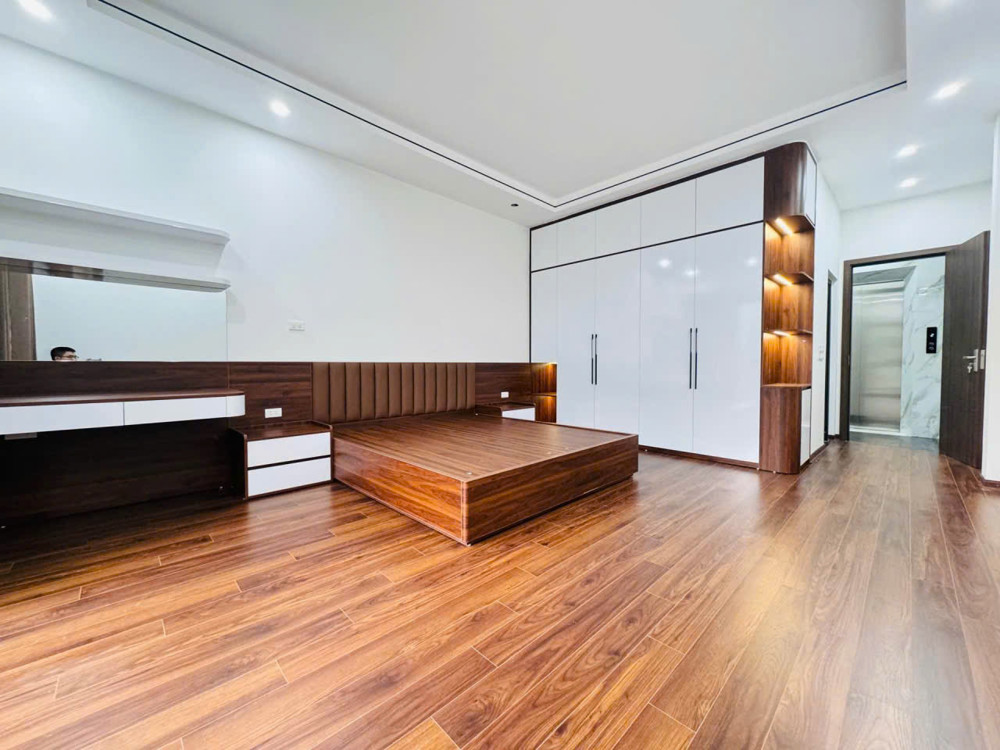 Bán Nhà Trung Tâm Thạch Bàn – 55M², 7 Tầng, Thang Máy, Ô Tô Đỗ Cửa