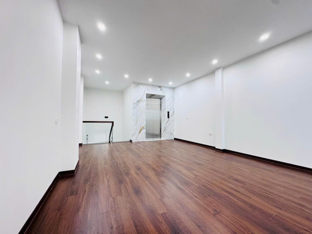 Bán Nhà Trung Tâm Thạch Bàn – 55M², 7 Tầng, Thang Máy, Ô Tô Đỗ Cửa