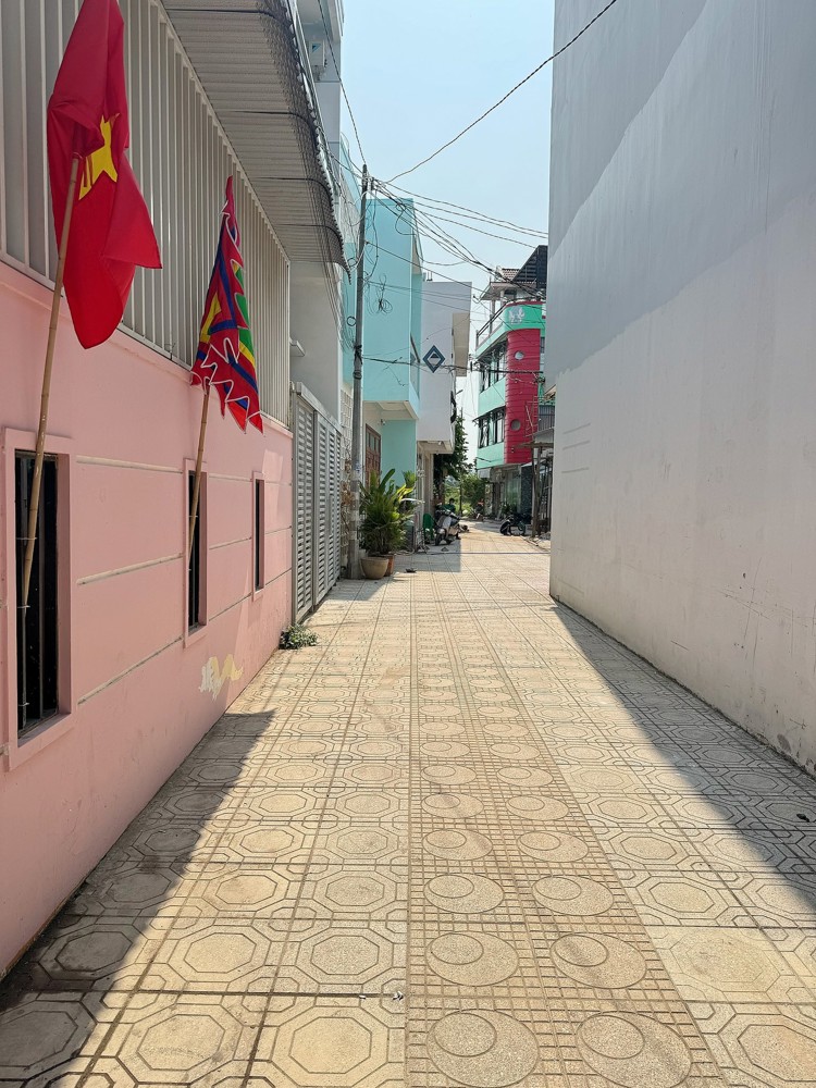 Bán Nhà 3 Tầng Mê Đúc Kiên Cố Hẻm Cầu Bè Đường Ô Tô Tận Nơi Phường Tây Nha Trang