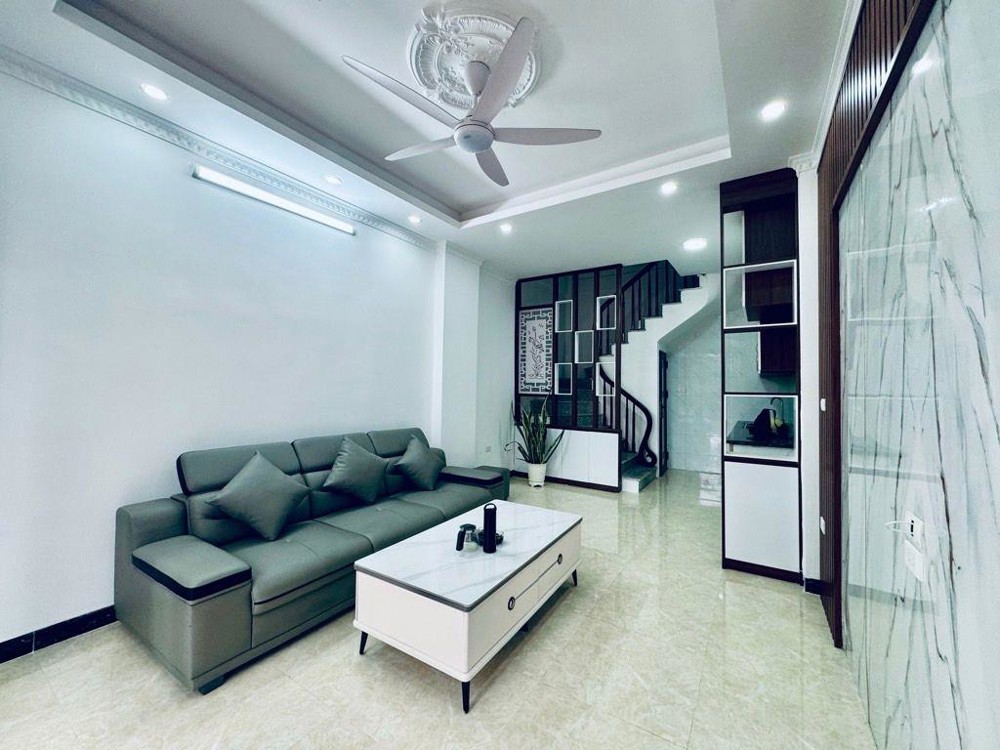 Nhà Mới Thạch Bàn – Ô Tô Đỗ Cửa – Nội Thất Xịn Ở Ngay 6 Tỷ