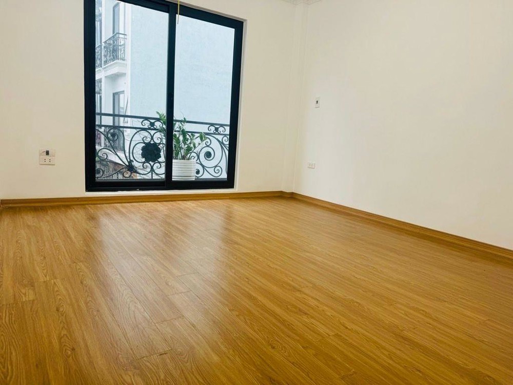 Nhà Mới Thạch Bàn – Ô Tô Đỗ Cửa – Nội Thất Xịn Ở Ngay 6 Tỷ