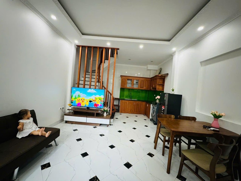 Bán Nhà Thạch Bàn Long Biên 5.5 Tỷ 5 Tầng Sát Chung Cư Ct Thạch Bàn Hàng Xóm Quân Đội