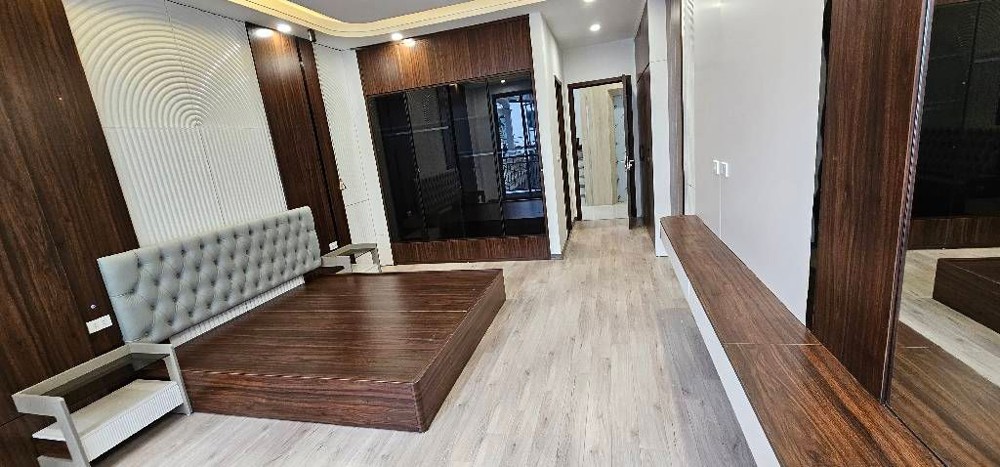 Bán Nhà Ngõ 74 Thượng Thanh 53M X 5T Thang Máy Mới Tinh, Oto Gần, Chỉ Nhỉnh 10 Tỷ Còn Tl