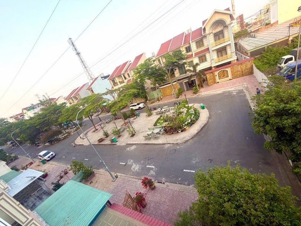 Biệt Thự Khu Tecco - Đường Lề 30M - Xe Hơi Đậu Trước Nhà - (10X21m) - 3 Tầng - Hơn 22 Tỷ(tl)