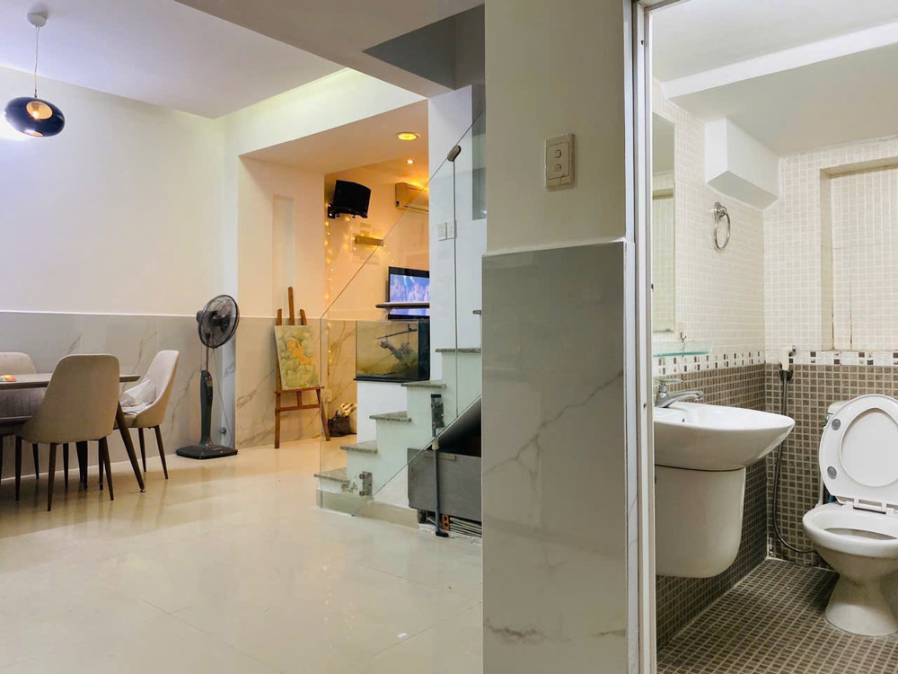 Nhà Đẹp- Giá Tốt - Chính Chủ Cho Thuê Nhà Nguyên Căn Hẻm 241 Đường Bến Vân Đồn, Quận 4, Hồ Chí Minh