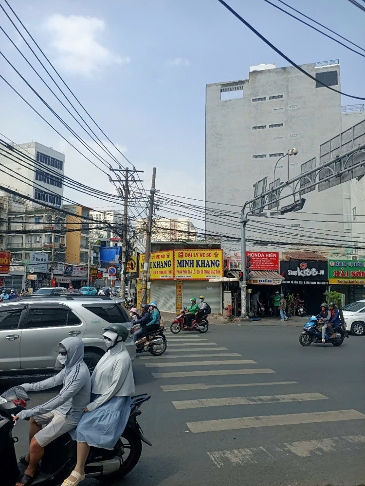 Cho Thuê Nhà Kd Mặt Tiền 1 Trệt 1 Lửng, 75M2 Tại Góc Ngã Tư Nguyễn Xí – Đinh Bộ Lĩnh, P.26, Bình