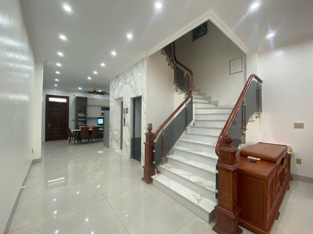 Cho Thuê Nhà 6 Phòng Ngủ - Võ Cường Sẵn Thang Máy