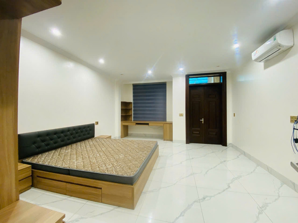 Cho Thuê Nhà Mói Đẹp Có 6 Phòng Ngủ, Thang Máy Ở Luôn