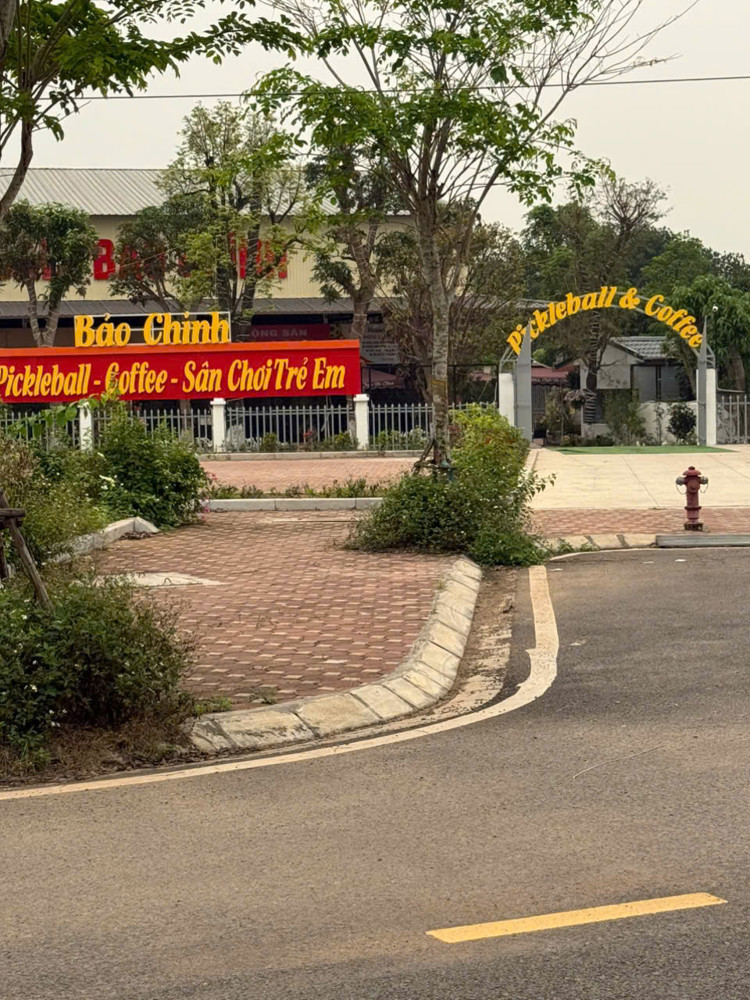 Quá Hiếm Trục Chính Kinh Doanh Tốt Sát Đất Đấu Giá Hoà Lạc Giá 3.3 Tỷ