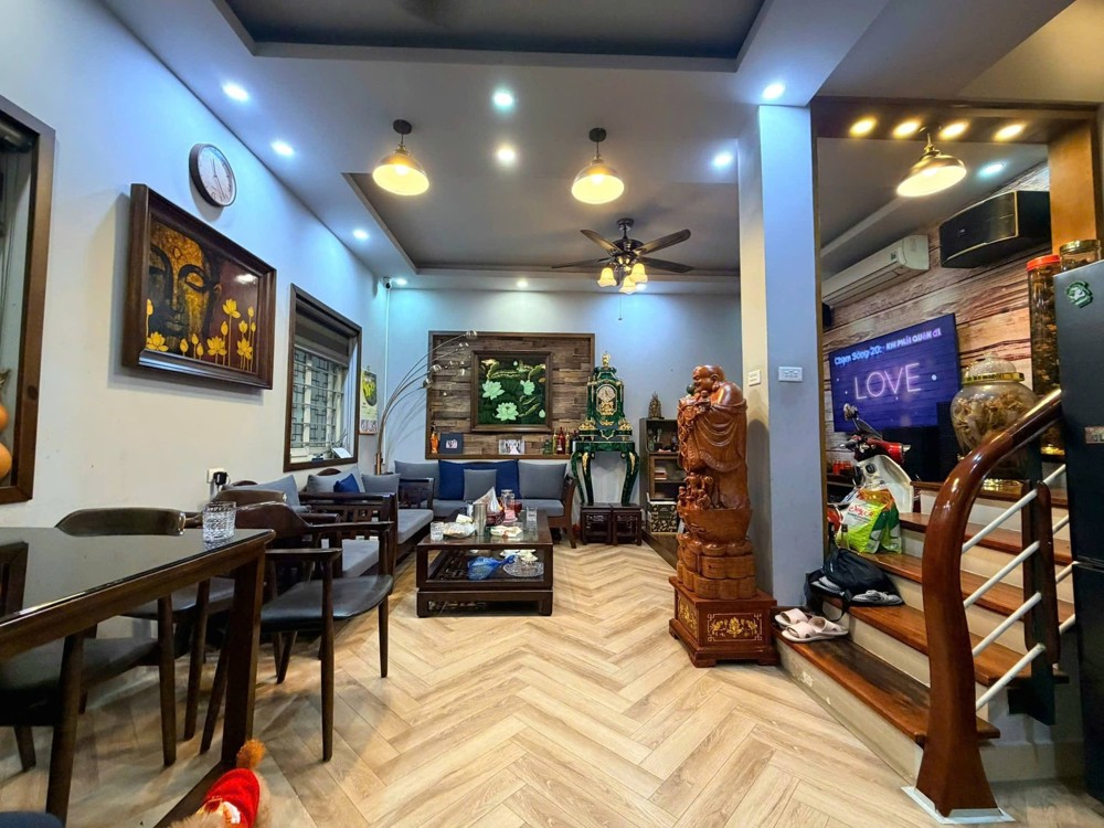 Cần Bán Gấp - Nhà Đẹp - Trung Tâm Đống Đa - Gần Phố