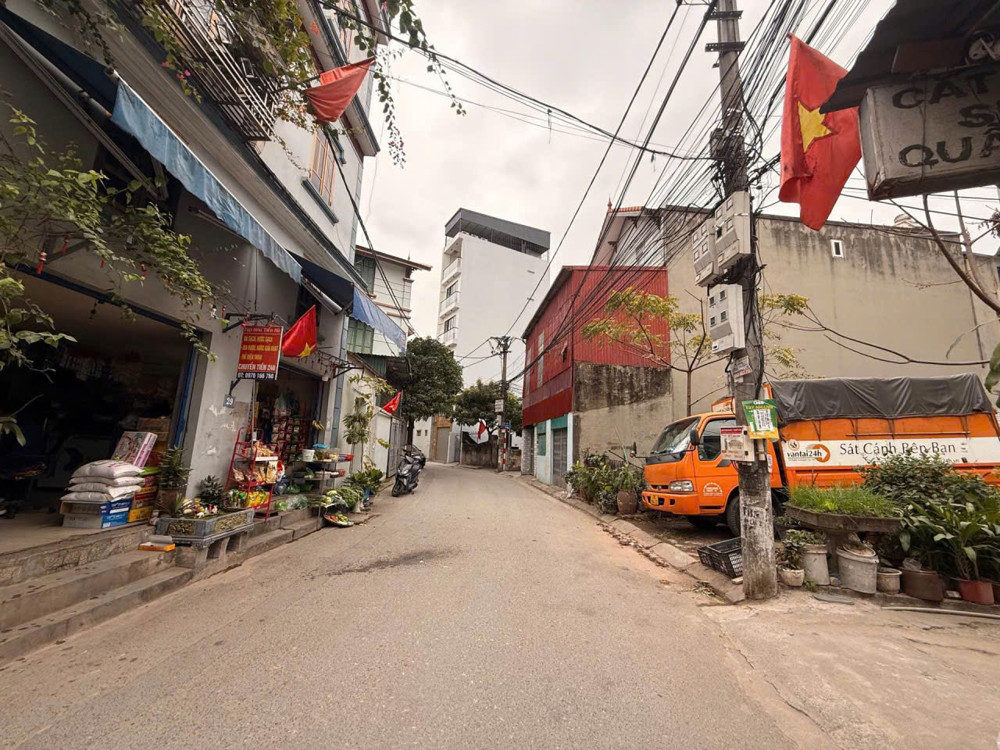 Nhà Đẹp 38M2 Trung Tâm Thạch Bàn – Ô Tô Đỗ Cửa – Gần Hồ Điều Hòa Giá Nhỉnh 8 Tỷ