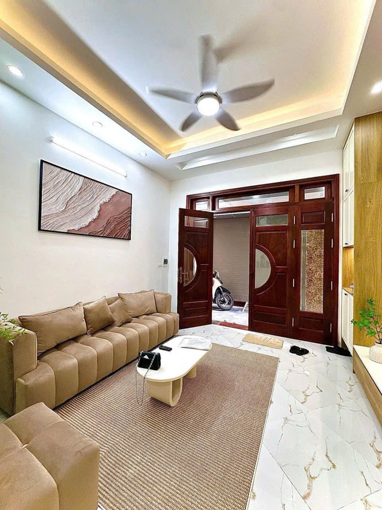 Nhà Đẹp 38M2 Trung Tâm Thạch Bàn – Ô Tô Đỗ Cửa – Gần Hồ Điều Hòa Giá Nhỉnh 8 Tỷ