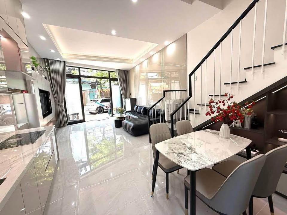 Bán Nhà Cổ Linh Dân Xây - 9 Tỷ Ô Tô Đỗ Cửa - Nhà Đẹp , Mới Full Nội Thất