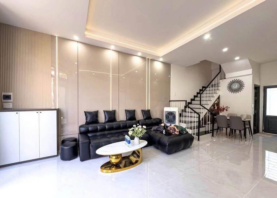 Bán Nhà Cổ Linh Dân Xây - 9 Tỷ Ô Tô Đỗ Cửa - Nhà Đẹp , Mới Full Nội Thất