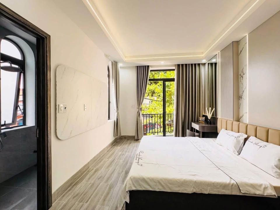 Bán Nhà Cổ Linh Dân Xây - 9 Tỷ Ô Tô Đỗ Cửa - Nhà Đẹp , Mới Full Nội Thất