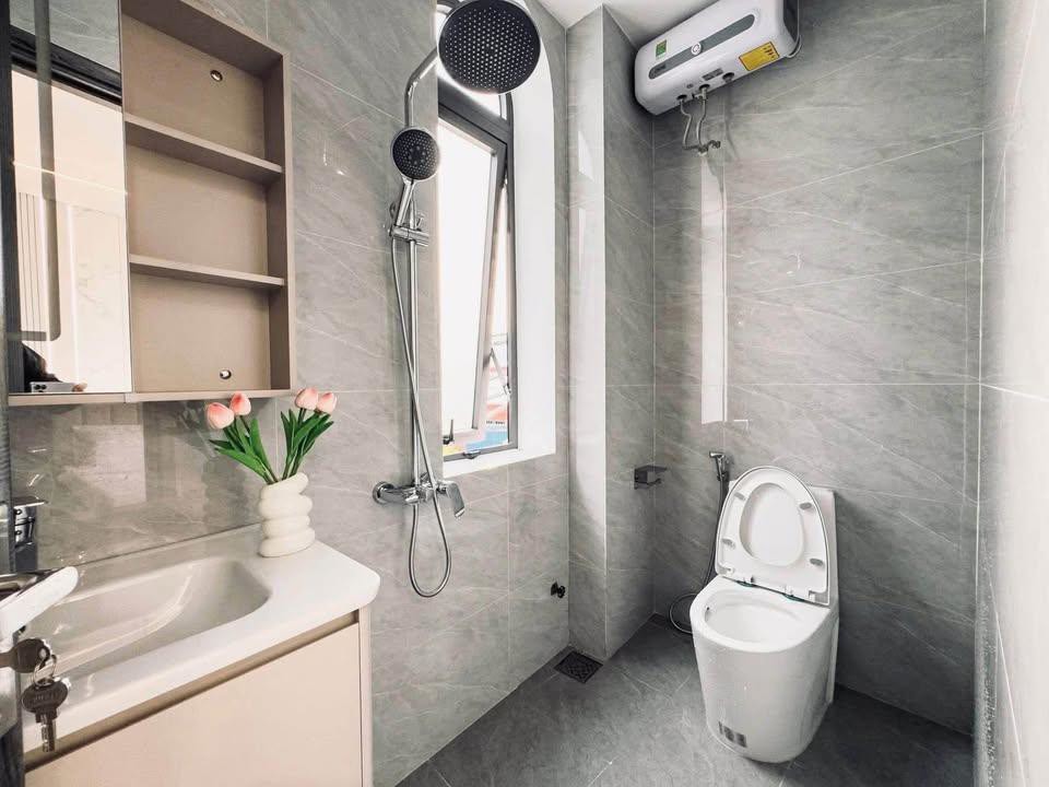 Bán Nhà Thạch Bàn - Sân Rộng - Nội Thất Đẹp Ở Ngay - 40 M2