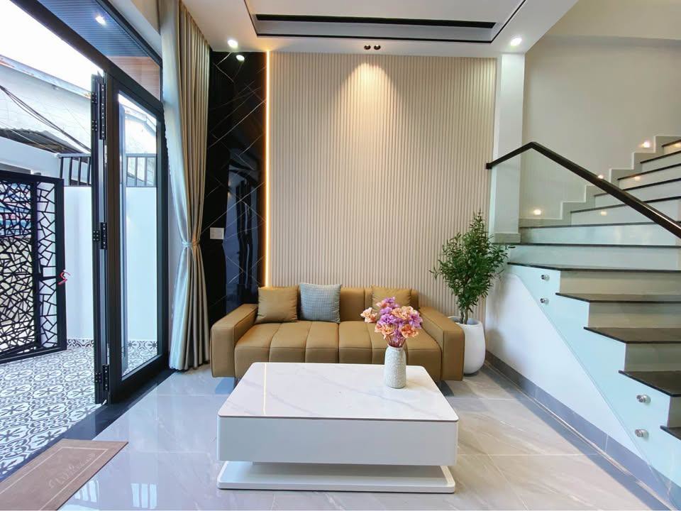 Bán Nhà Thạch Bàn - Sân Rộng - Nội Thất Đẹp Ở Ngay - 40 M2