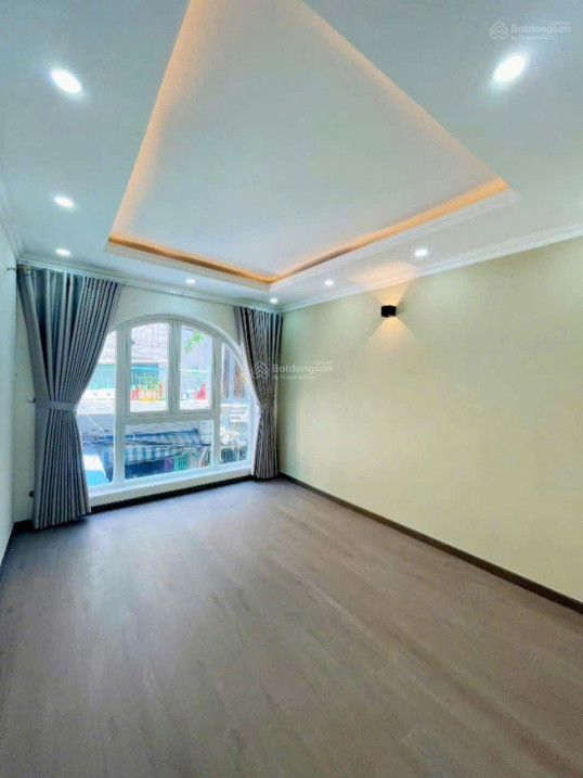 Bán Nhà 2 Tầng 21M² Nguyễn Thần Hiến, Q.4, 5.6 Tỷ, Sổ Đỏ