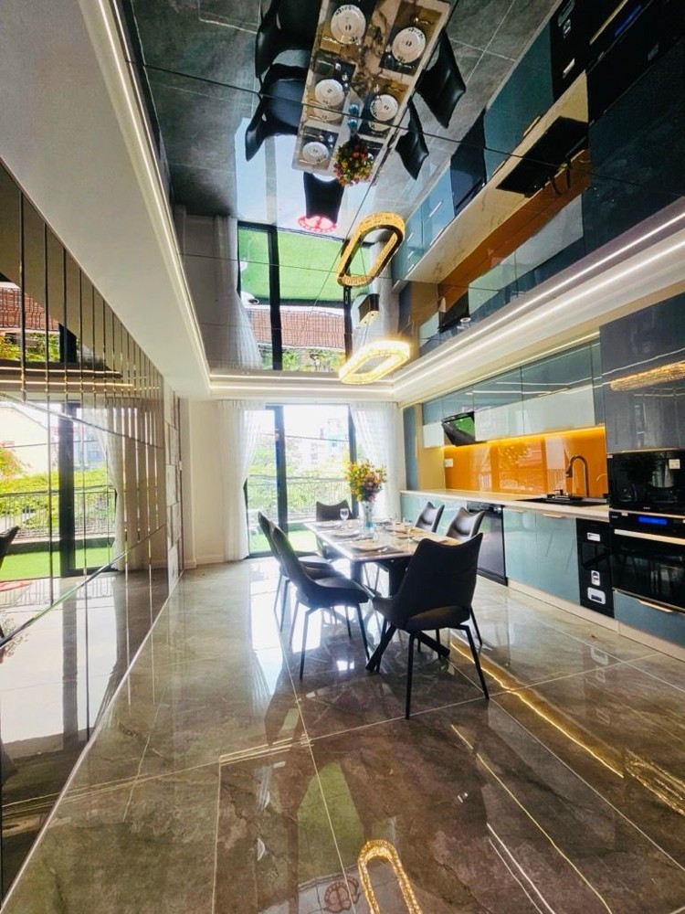 5 Tầng Thang Máy - Oto Đỗ Cửa - Làng Hoa Trung Tâm Gò Vấp - Chủ Để Lại Toàn Bộ Nội Thất Tiền Tỷ 