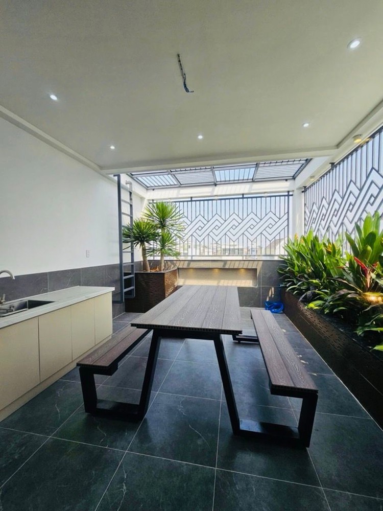 5 Tầng Thang Máy - Oto Đỗ Cửa - Làng Hoa Trung Tâm Gò Vấp - Chủ Để Lại Toàn Bộ Nội Thất Tiền Tỷ 