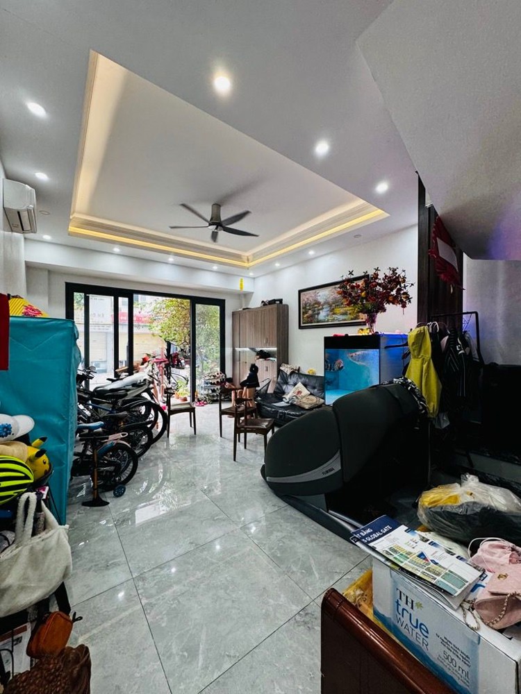 Bán Nhà Liền Kề Việt Hưng 76M2 - 6 Tầng Thang Máy- Gara Ô Tô – 2X Tỷ