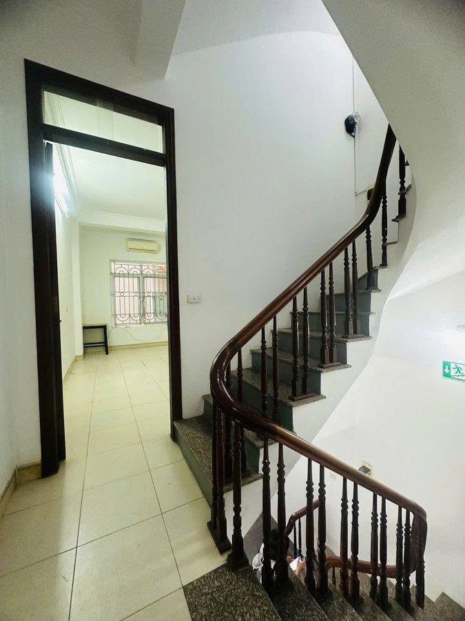 Hiếm Trong Tầm Giá 6 Tỷ – Nhà Riêng 5 Tầng – Ngõ Thông Ô Tô – Trung Tâm Văn Hội