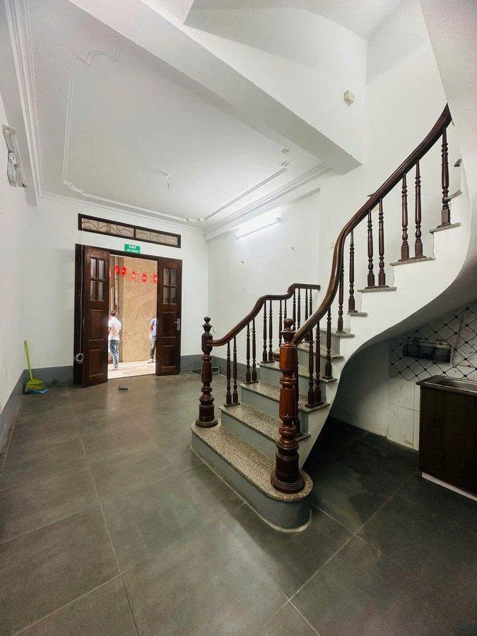 Hiếm Trong Tầm Giá 6 Tỷ – Nhà Riêng 5 Tầng – Ngõ Thông Ô Tô – Trung Tâm Văn Hội