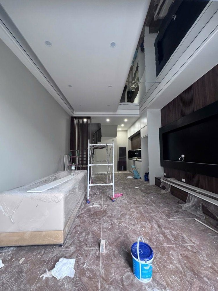 Nhà 5 Tầng Đẹp– 43M – Giá Hiếm – Tiện Ích Ngập Tràn - Hàng Xóm Vin 7.X Tỷ