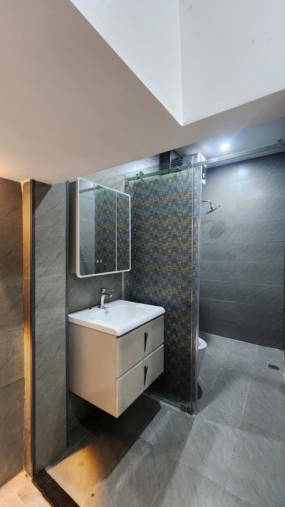 Nhà 5 Tầng Đẹp– 43M – Giá Hiếm – Tiện Ích Ngập Tràn - Hàng Xóm Aeon