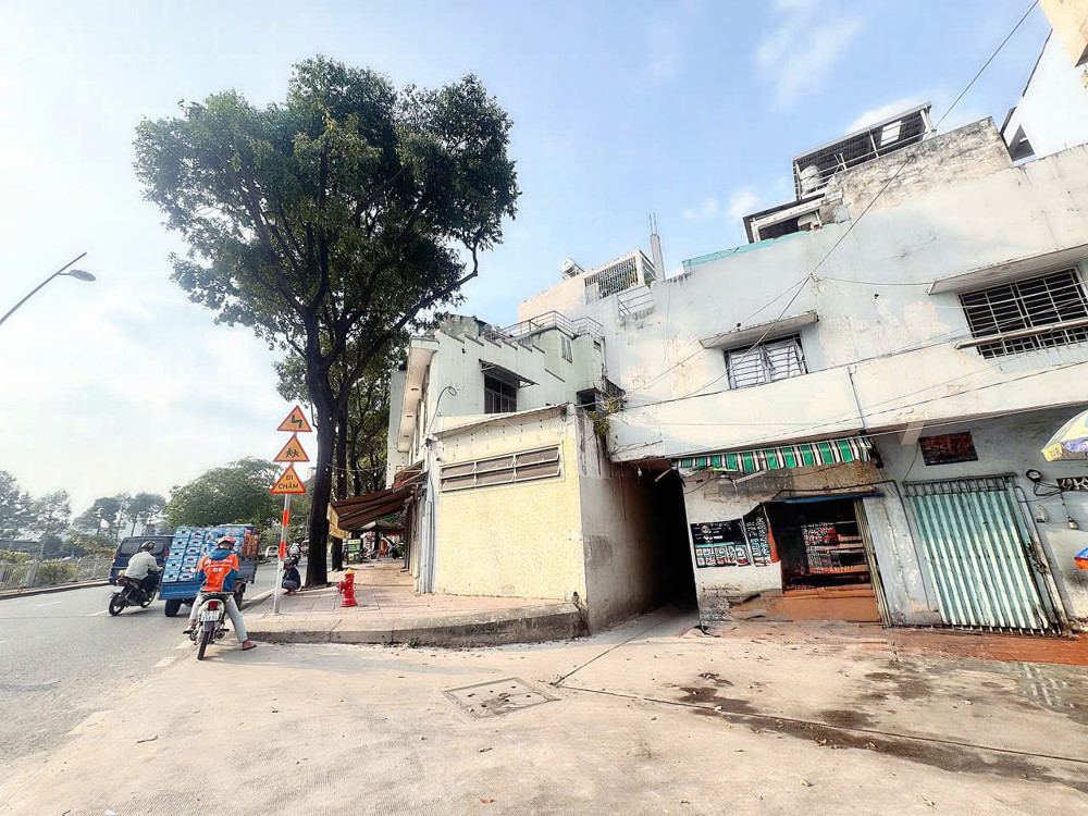 Bán Nhà Mtkd Đ.trường Sa, Quận 3 - Ngang Lớn 10M*8m Sh Vuông Đẹp - Vị Trí Kd Siêu Đỉnh* Liên Hệ