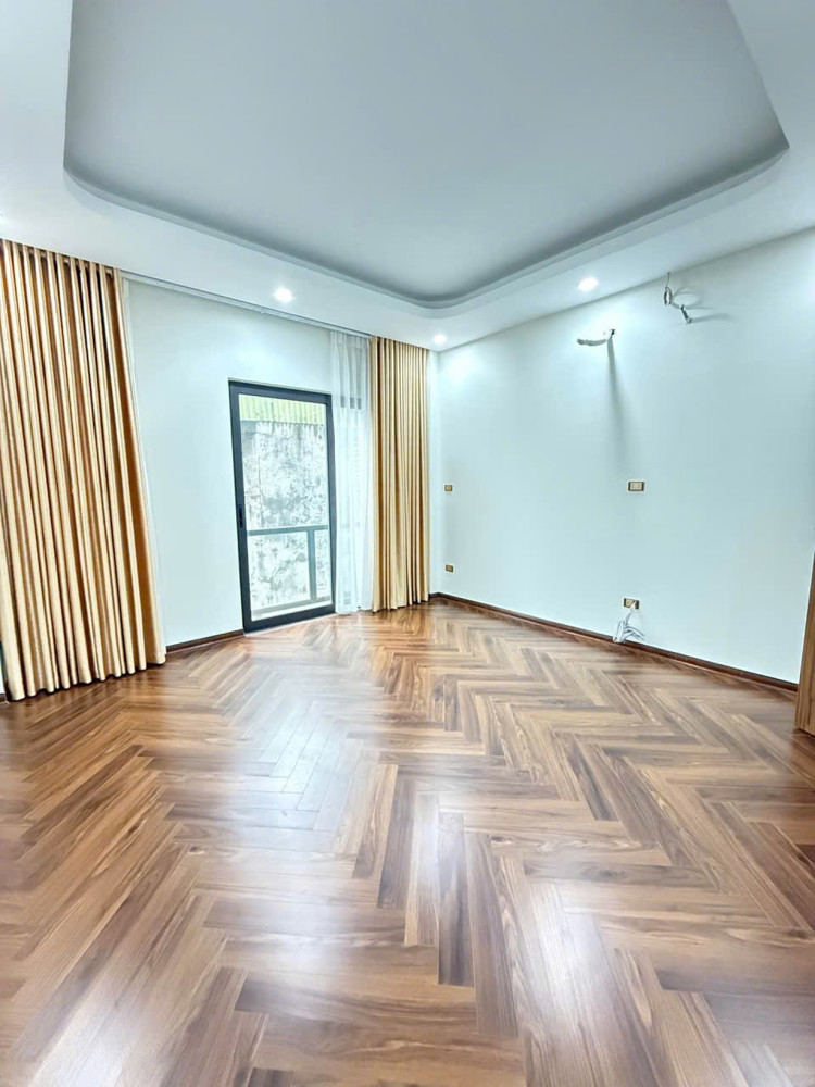 Nhà Đẹp Trung Tâm Thạch Bàn 42M2 – Thang Máy – Gara Ô Tô – Gần Hồ Điều Hoà