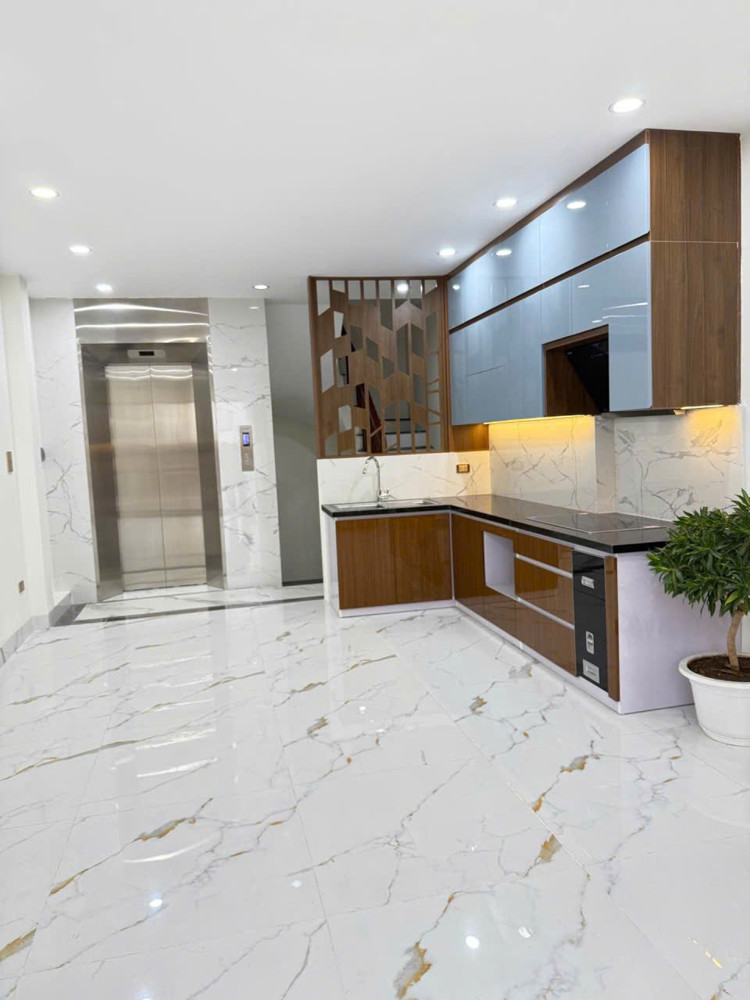 Nhà Đẹp Trung Tâm Thạch Bàn 42M2 – Thang Máy – Gara Ô Tô – Gần Hồ Điều Hoà