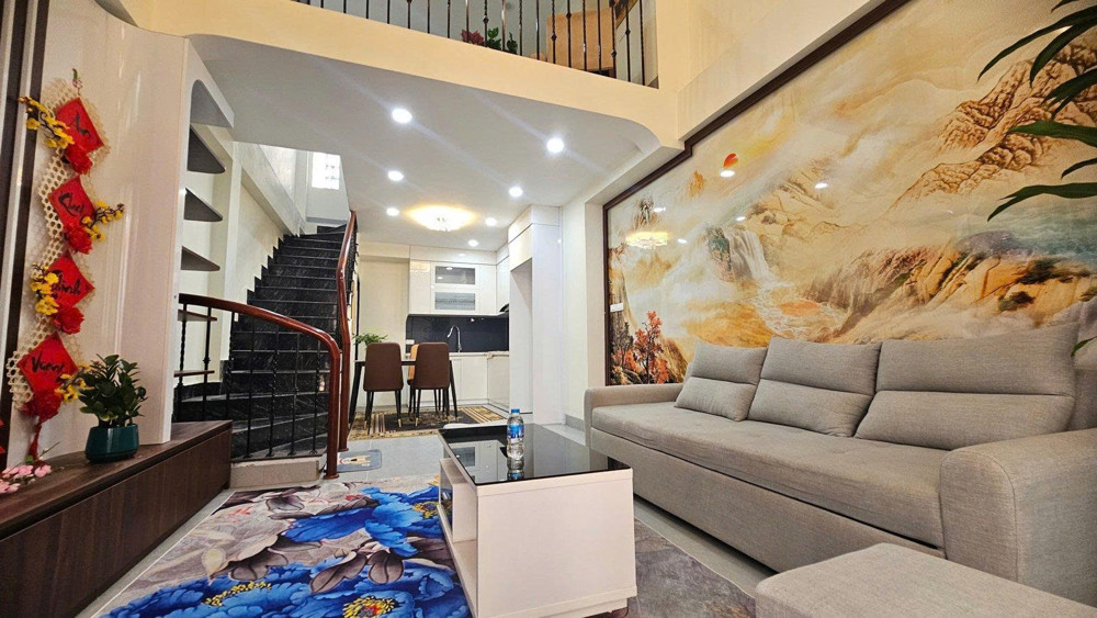 Một Căn Nhà Không Giống Phần Đông – Lạc Long Quân, Tây Hồ