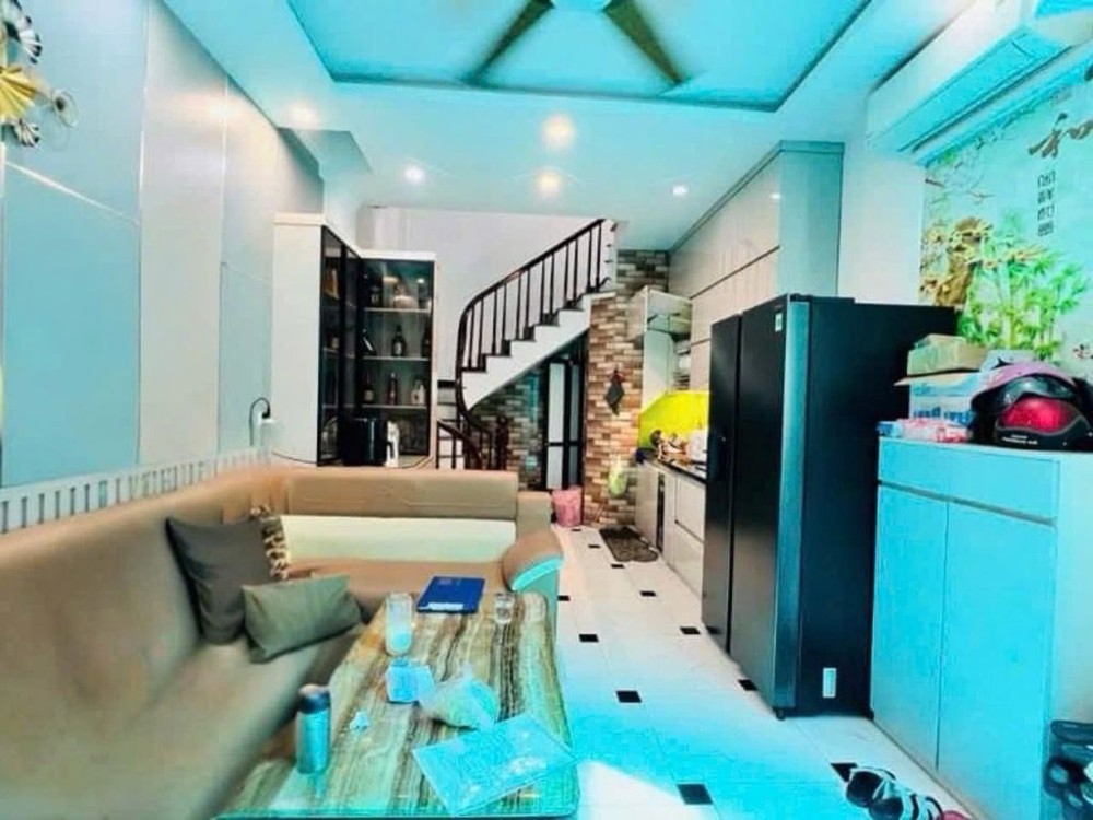 Nguyễn Khang 32M X5 Tầng Giá 8,2 Tỷ - Lô Góc,Ngõ Ba Gác Tránh,40M Ra Phố