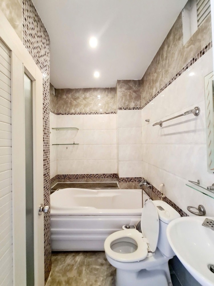 ► Mt Huỳnh Thúc Kháng, Ngay Nguyễn Văn Linh, 5 Tầng Cứng Ngắc, Kinh Doanh Ngon, 6.X Tỷ