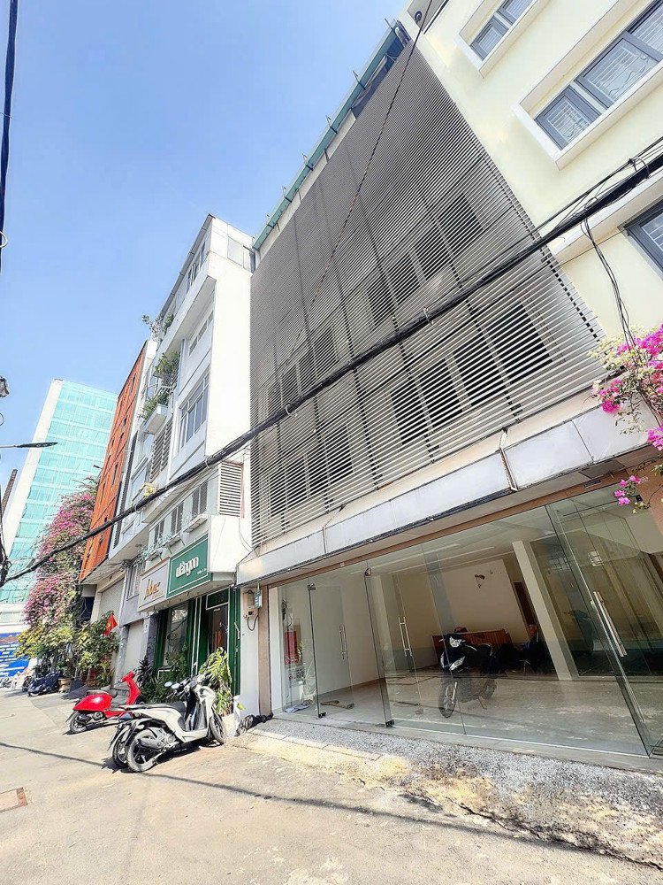 Hiếm Ngang Lớn 8M*8,5M Vuông Đẹp - Bán Nhà 5 Tầng Thang Máy - Mặt Tiền Xe Hơi Đậu Cửa Đ.nguyễn Thị