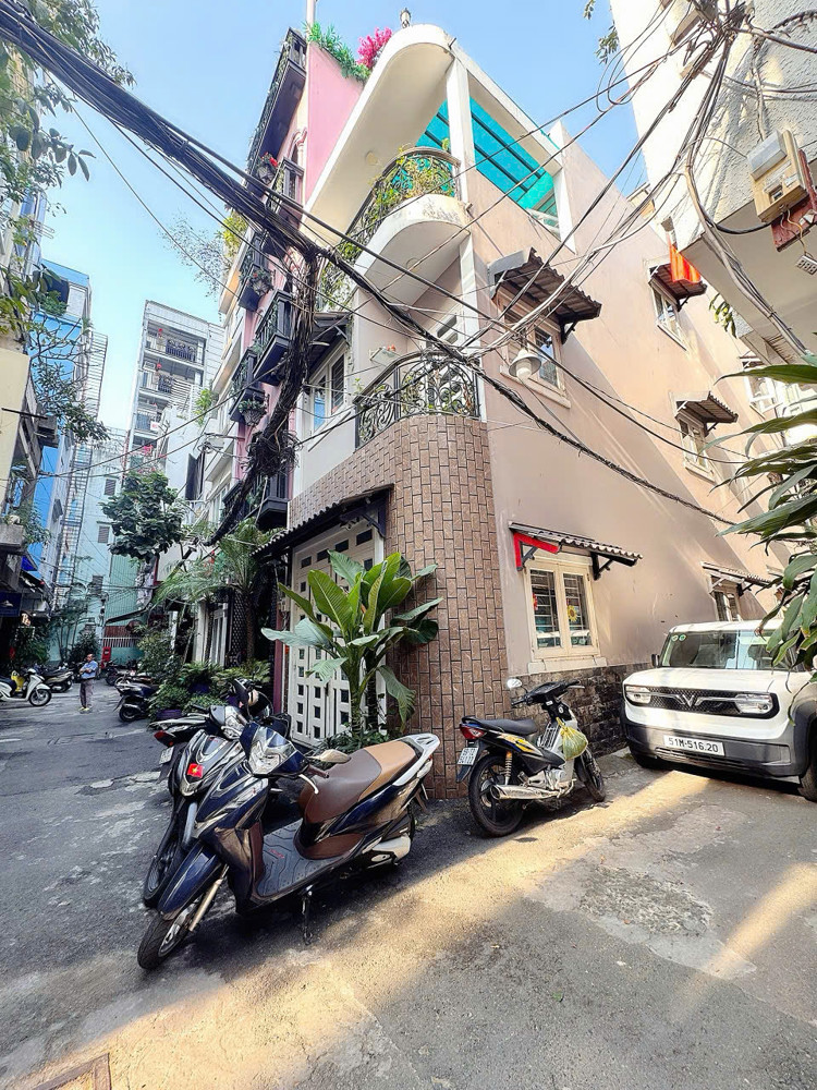 Hiếm Bán Khách Sạn Đ.lý Tự Trọng, Bến Thành, Quận 1 - Dòng Tiền Siêu Khủng 200Tr/th - Dt 3,8M*17m