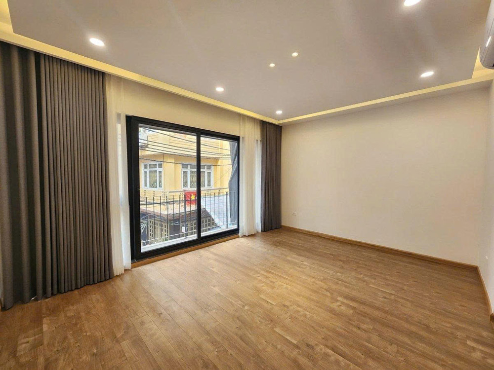 Lạc Long Quân – Ô Tô Tránh – Thang Máy – Gần Hồ Tây – Khu Vực Khan Hiếm Nhà Bán. 50/55M² – 6 Tầng –