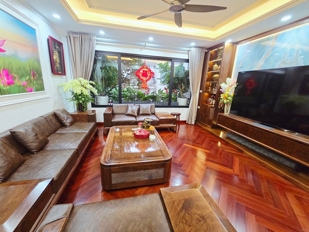 Bán Biệt Thự Cổ Linh 80M2- 7 Tầng- Đẳng Cấp Thượng Lưu- 3X Tỷ