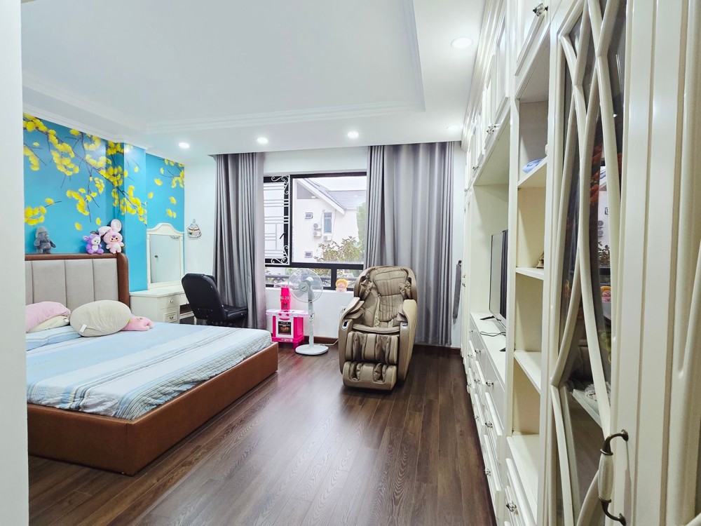 Bán Biệt Thự Cổ Linh 80M2- 7 Tầng- Đẳng Cấp Thượng Lưu- 3X Tỷ