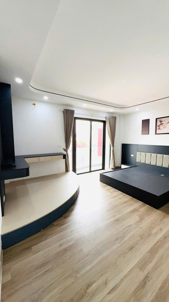 Bán Nhà Cổ Linh 50M 6 Tầng Mt11.5m Thang Máy Gara Ô Tô 12 Tỷ