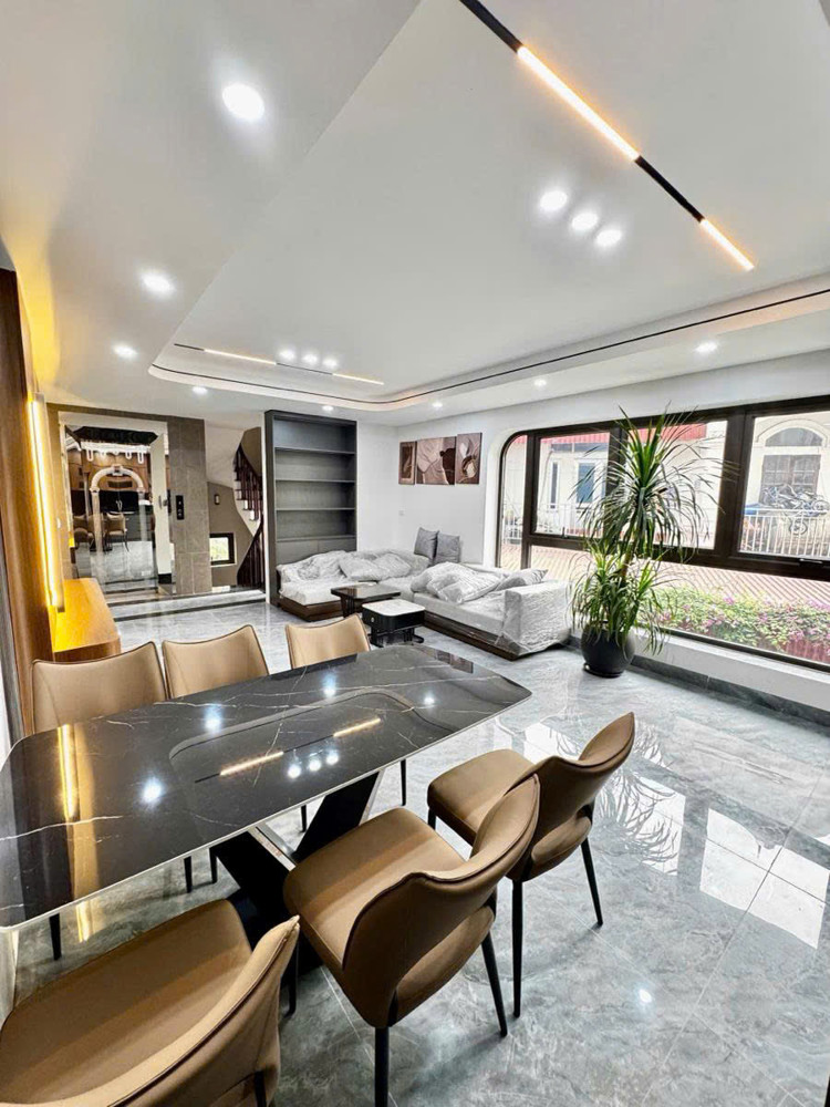 Bán Nhà Cổ Linh 50M 6 Tầng Mt11.5m Thang Máy Gara Ô Tô 12 Tỷ