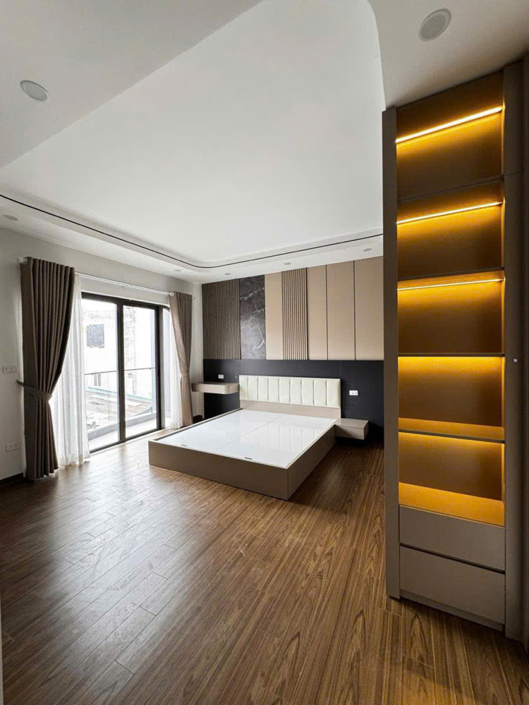 Bán Nhà Cổ Linh 50M 6 Tầng Mt11.5m Thang Máy Gara Ô Tô 12 Tỷ