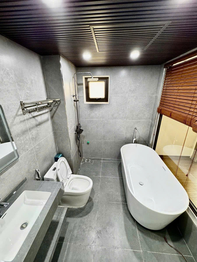 Bán Nhà Cổ Linh 50M 6 Tầng Mt11.5m Thang Máy Gara Ô Tô 12 Tỷ