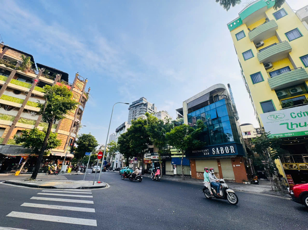 Ngang Khủng 15M*21m- Bán Nhà 4 Tầng Mặt Tiền Yersin, P.nguyễn Thái Bình, Quận 1- Sẵn Hdt 90Tr/th