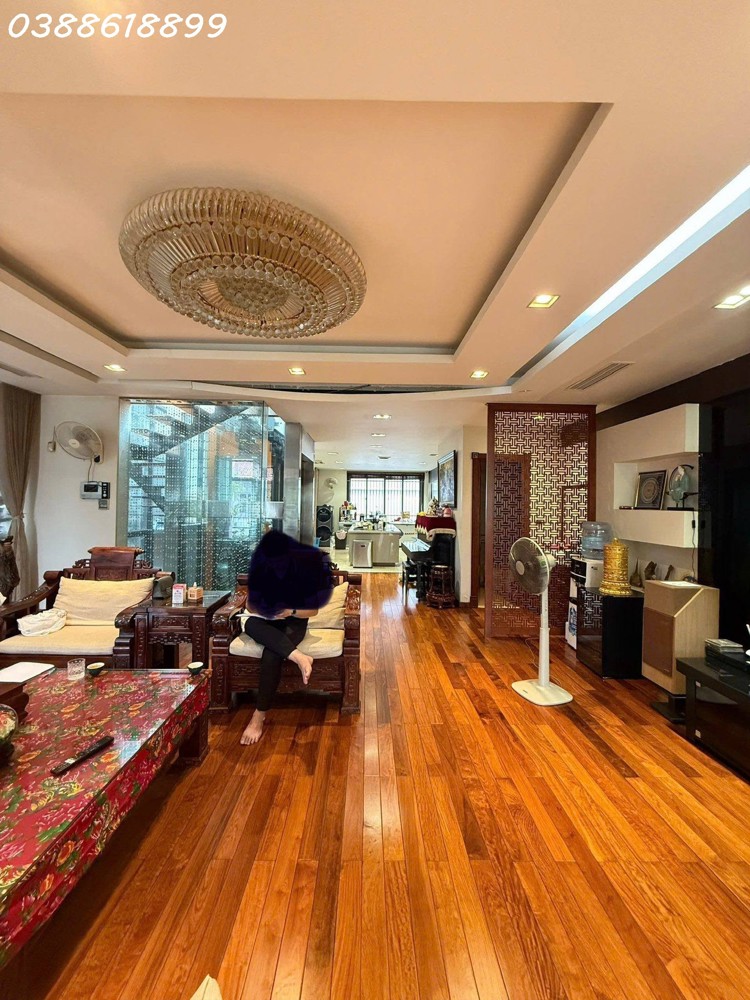 Bán Biệt Thự Láng Hạ, Ba Đình - 175M2 - Sân Vườn Châu Âu - Thang Máy - Ô Tô Vào Nhà