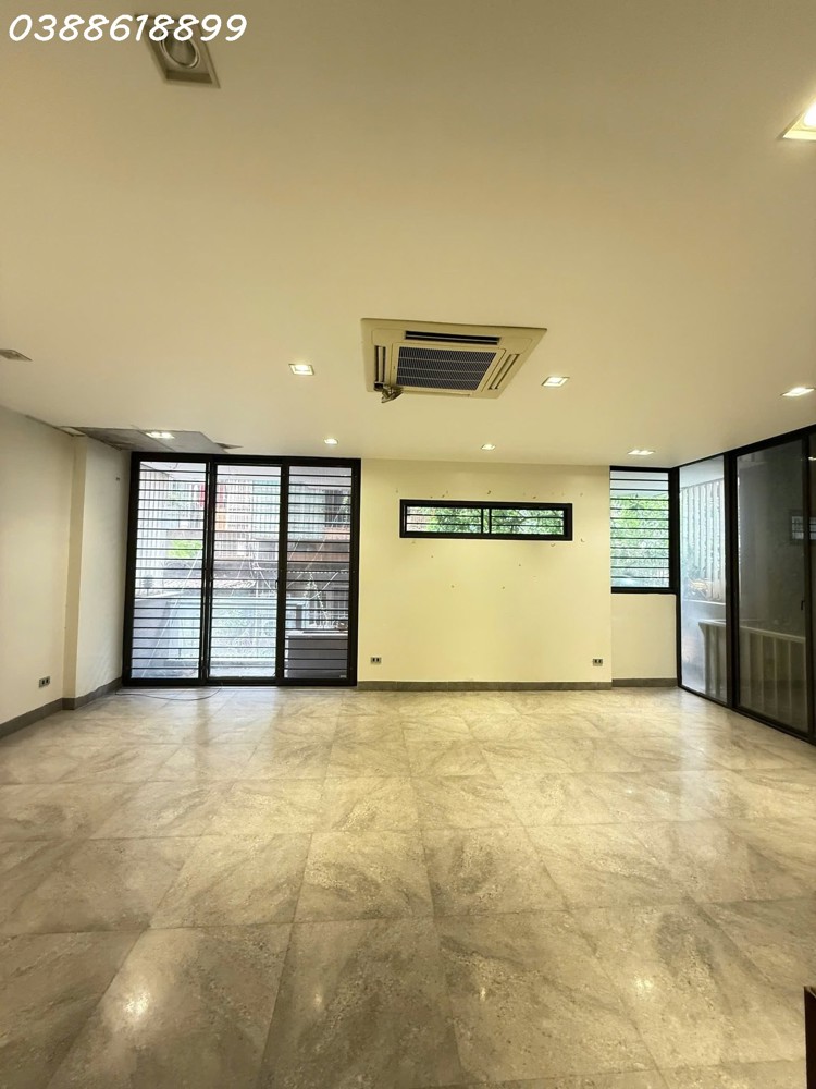 Bán Biệt Thự Láng Hạ, Ba Đình - 175M2 - Sân Vườn Châu Âu - Thang Máy - Ô Tô Vào Nhà