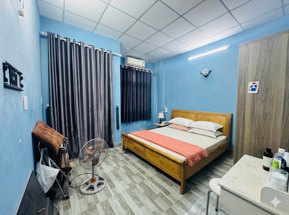 5’’ Tới Sân Bay Tsn Ngay Vincom Quang Trung 51M2 (4.2 X 12) Vuông A4 3 Tầng Đúc - 2Pn, 3Wc 